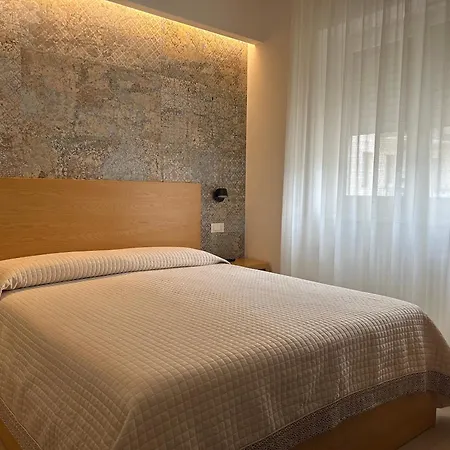 Tuile 34 2* Lecce